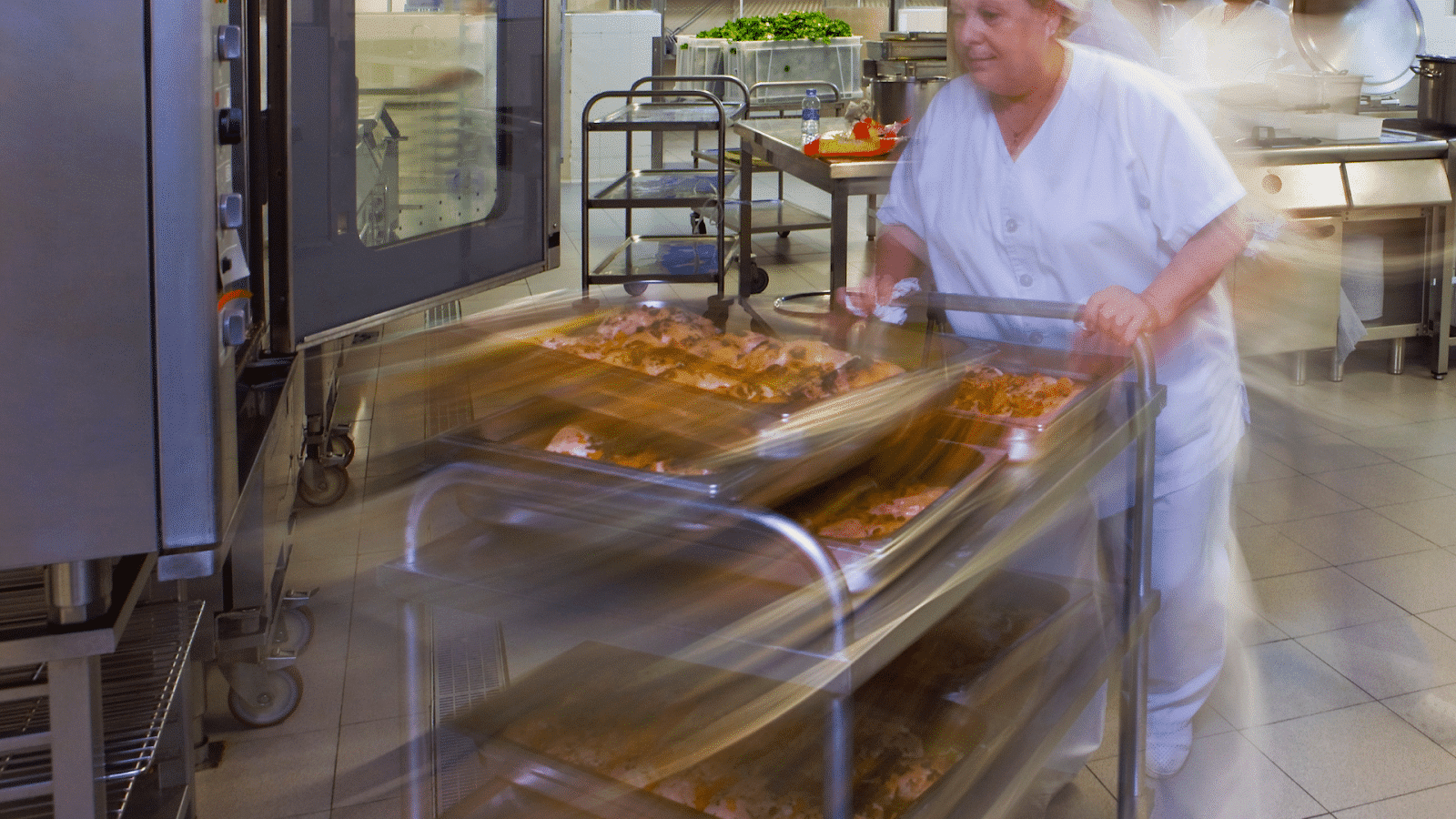 Choisir le bon chariot de préparation de commande pour votre secteur : Guide complet pour professionnels